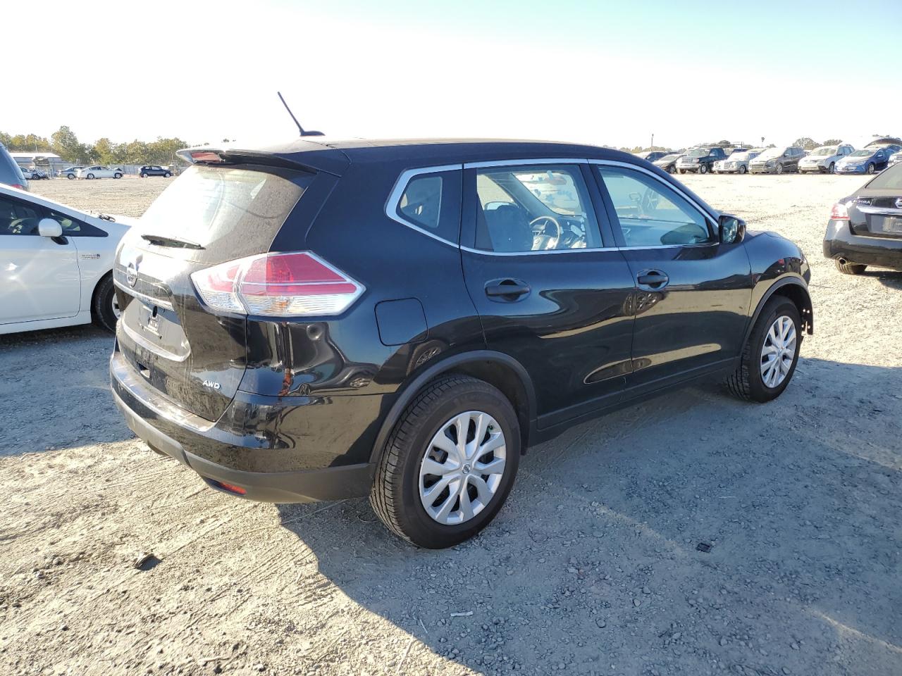 2016 Nissan Rogue - Image 3
