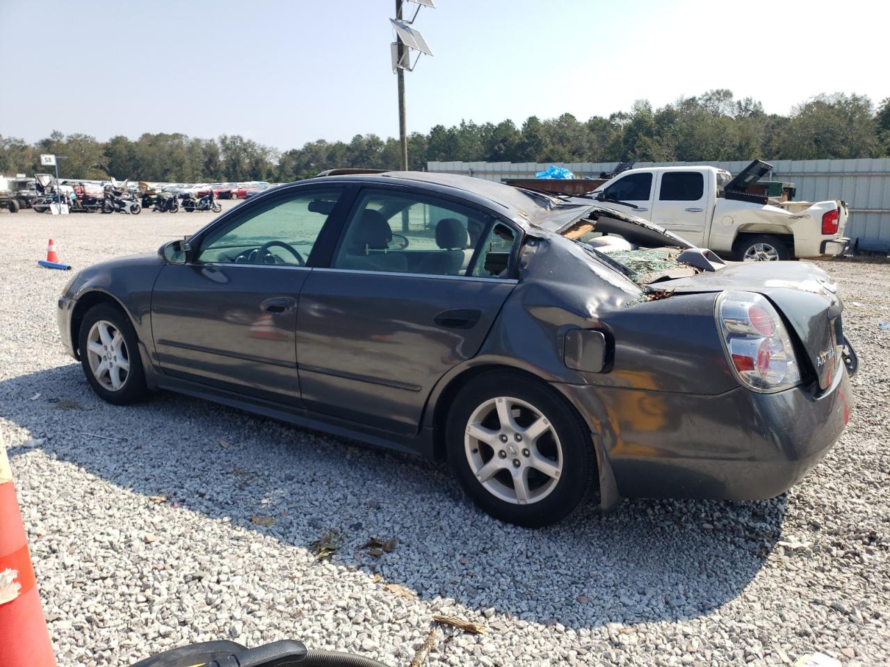 2005 Nissan Altima - Image 2