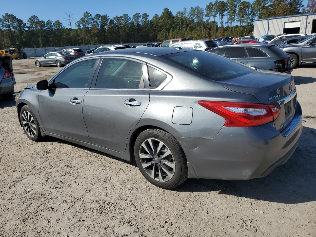 2016 Nissan Altima - Image 2