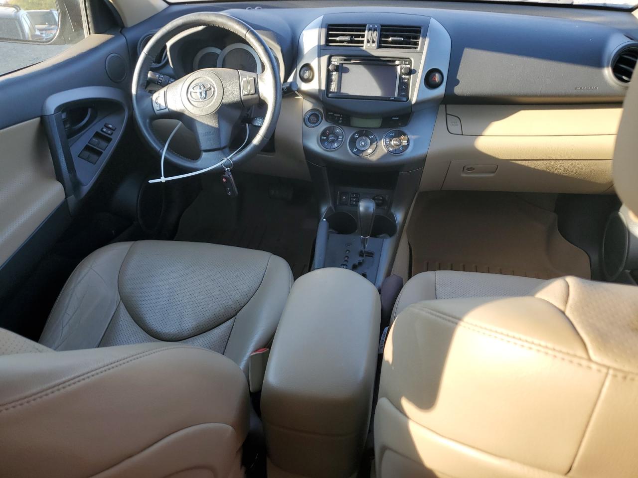 2012 Toyota RAV 4 - Image 8