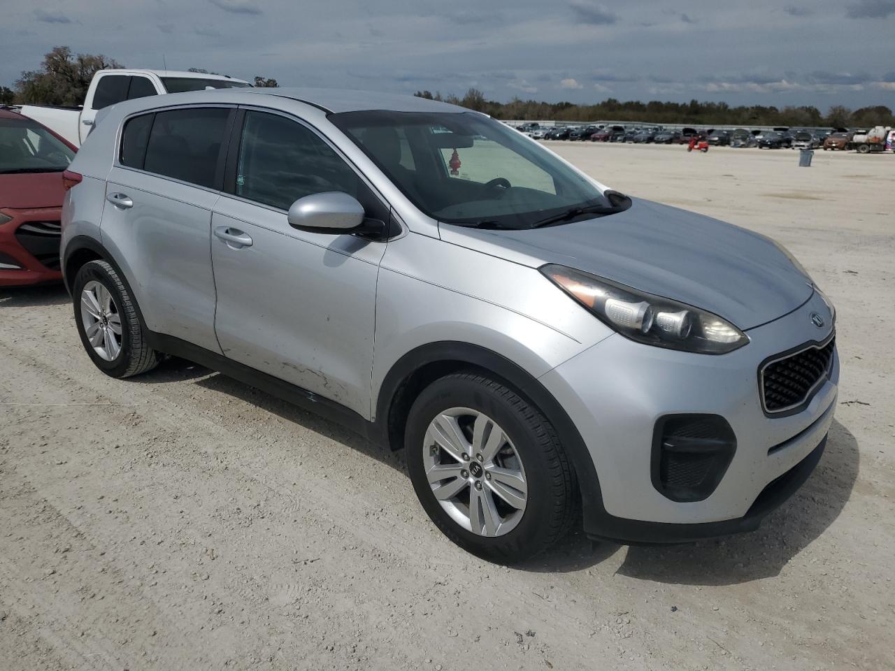 VIN KNDPM3ACXH7215756 2017 KIA SPORTAGE no.4