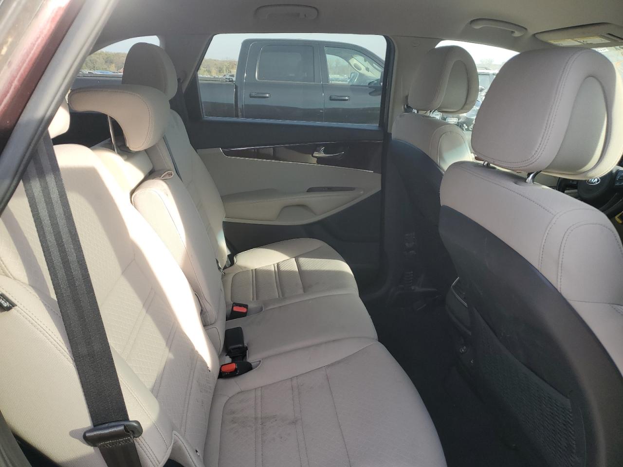 2016 Kia Sorento - Image 11