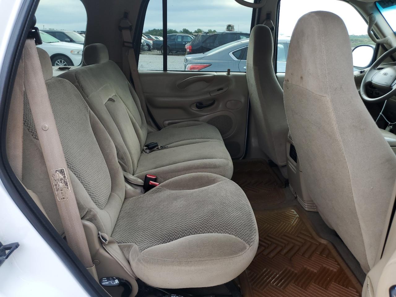 2002 Ford Expedition Xlt VIN: 1FMRU15W42LA30808 Lot: 73652304