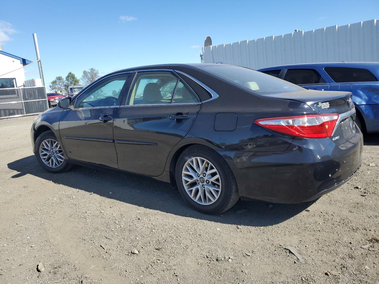 4T1BF1FK7HU698158 2017 TOYOTA CAMRY - Image 2