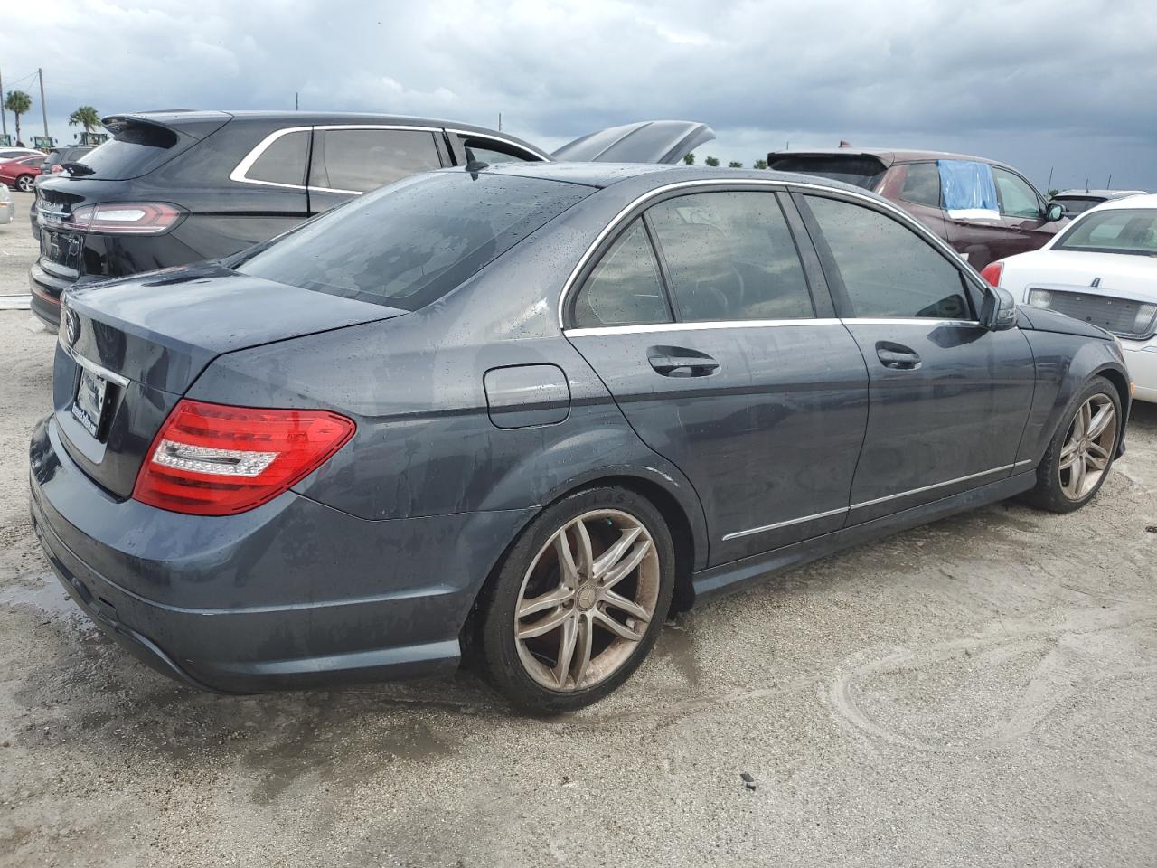 VIN WDDGF4HB9DR269194 2013 MERCEDES-BENZ C-CLASS no.3