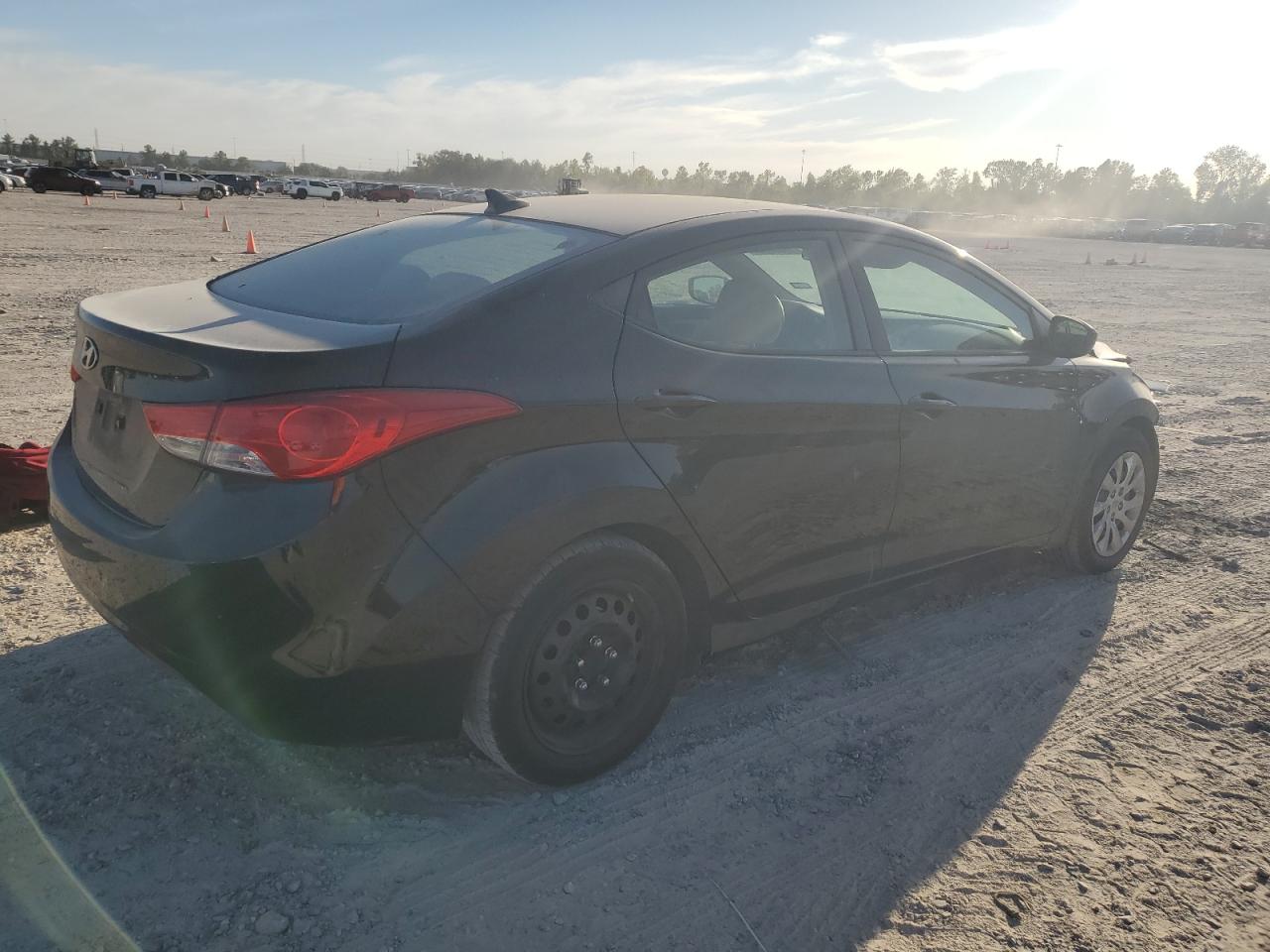 2012 Hyundai Elantra - Image 3