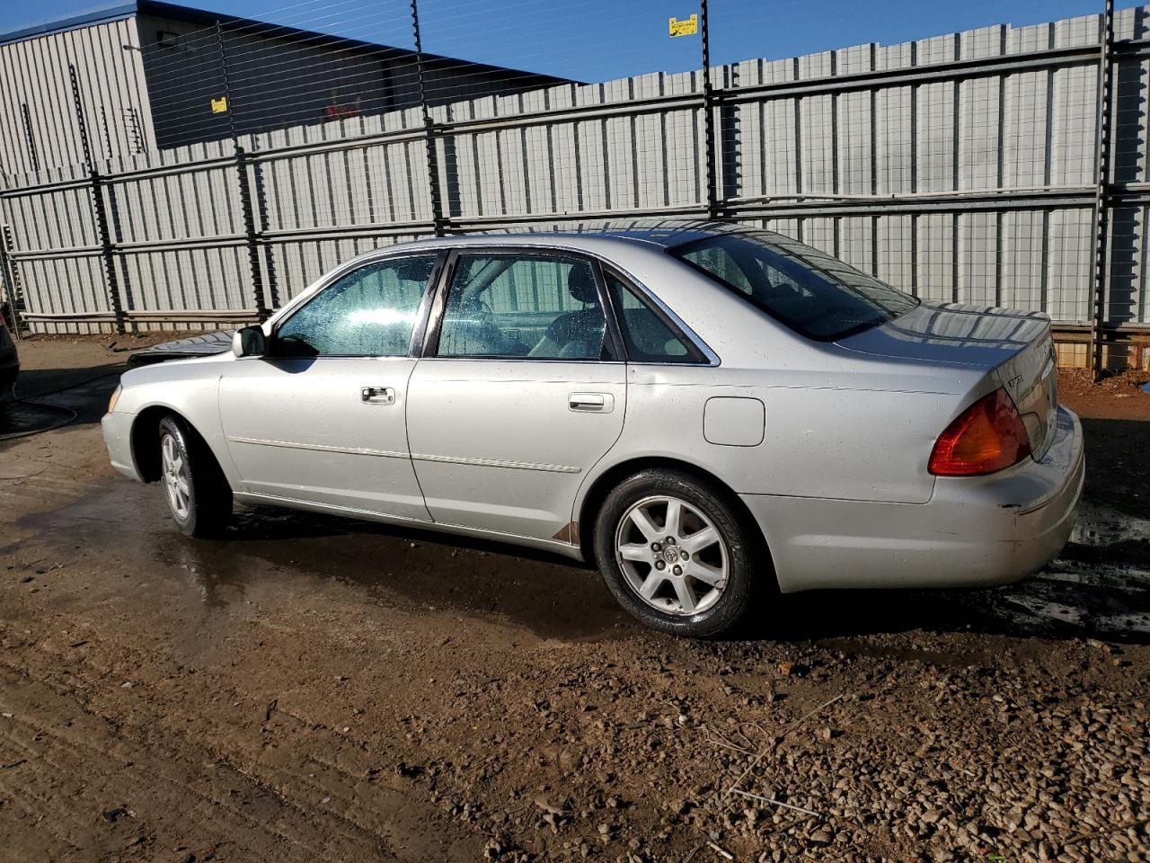 2002 Toyota Avalon - Image 2