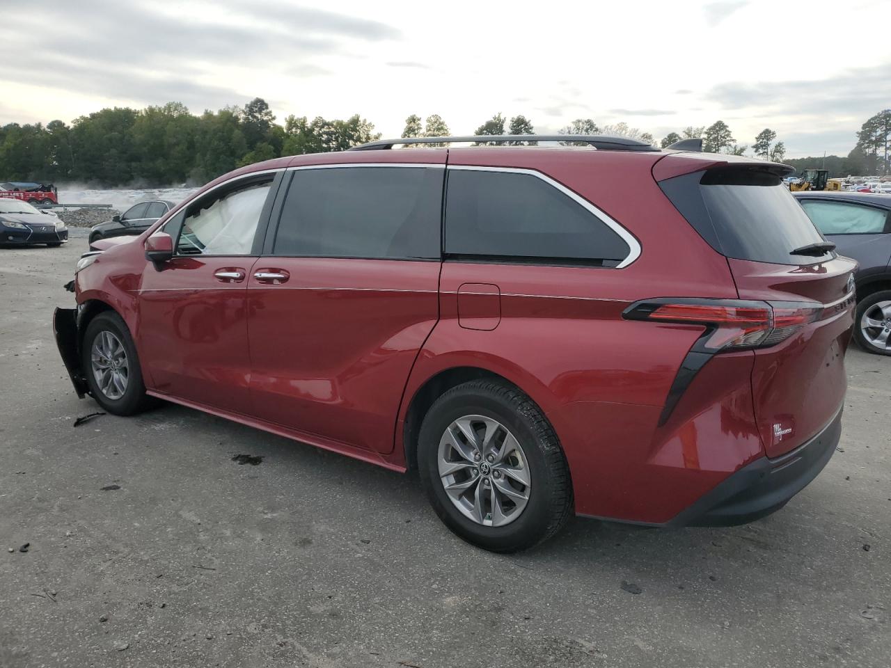 2022 Toyota Sienna - Image 2