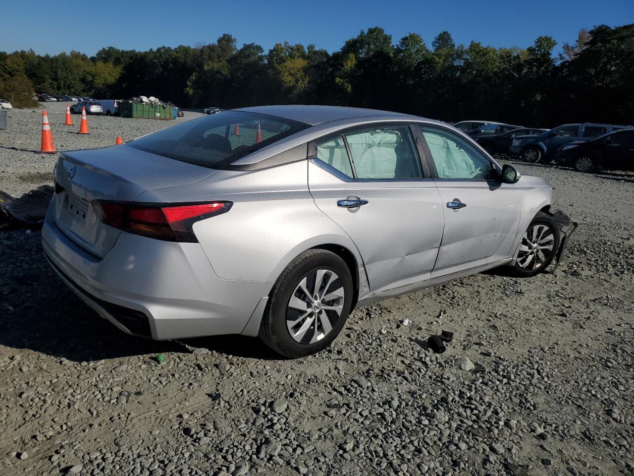 2021 Nissan Altima - Image 3