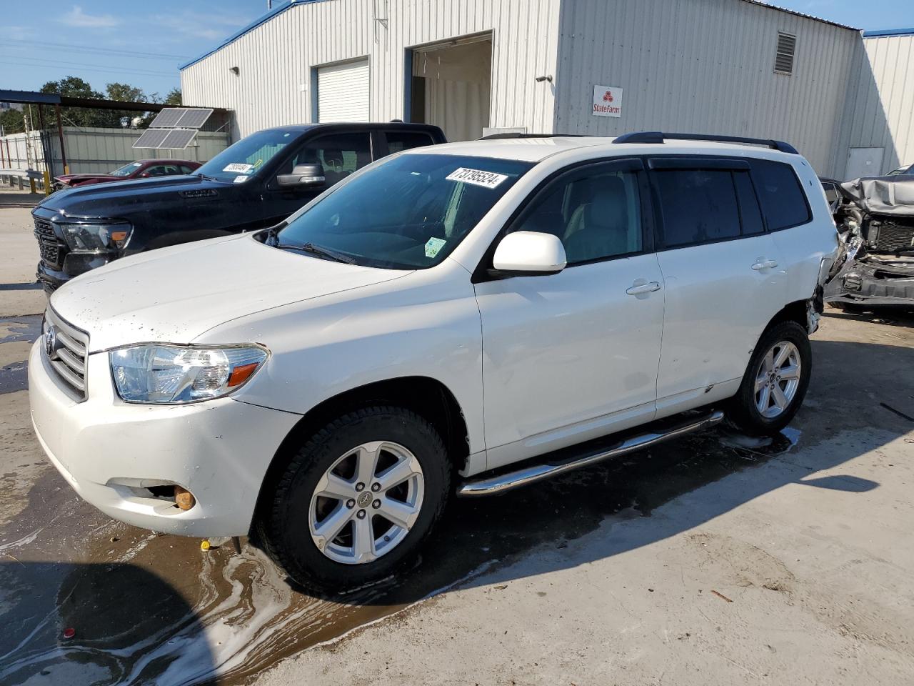 2010 Toyota Highlander - Image 1