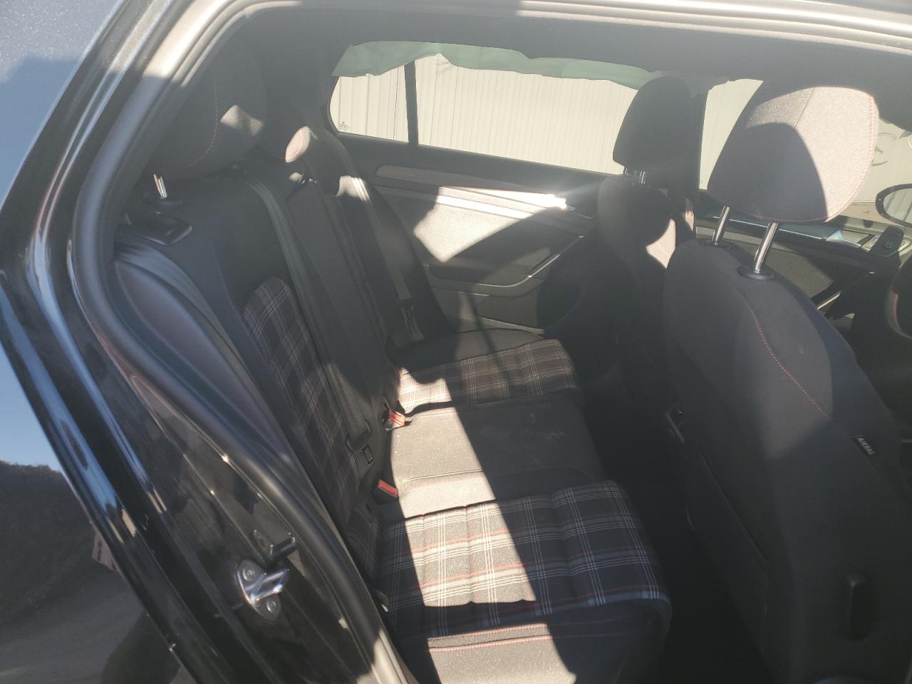 2021 Volkswagen GTI - Image 11