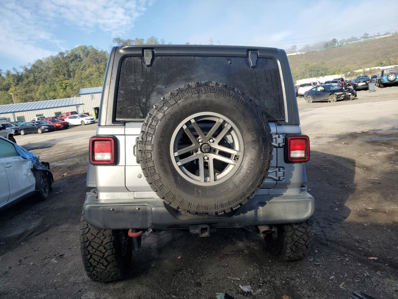 1C4HJXDGXJW137512 2018 Jeep Wrangler Unlimited Sport