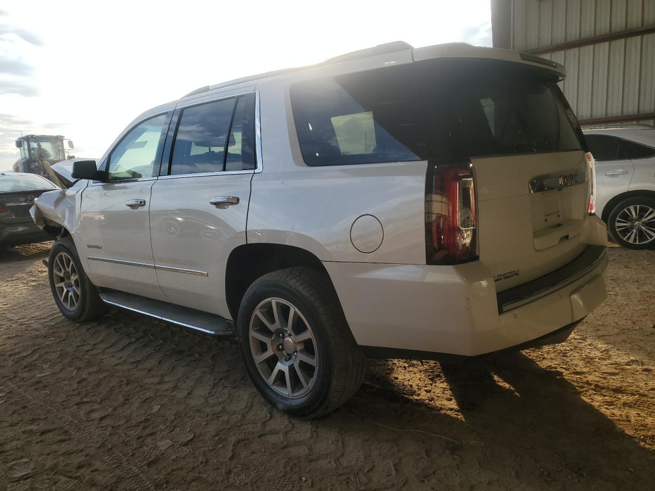 2019 GMC Yukon - Image 2