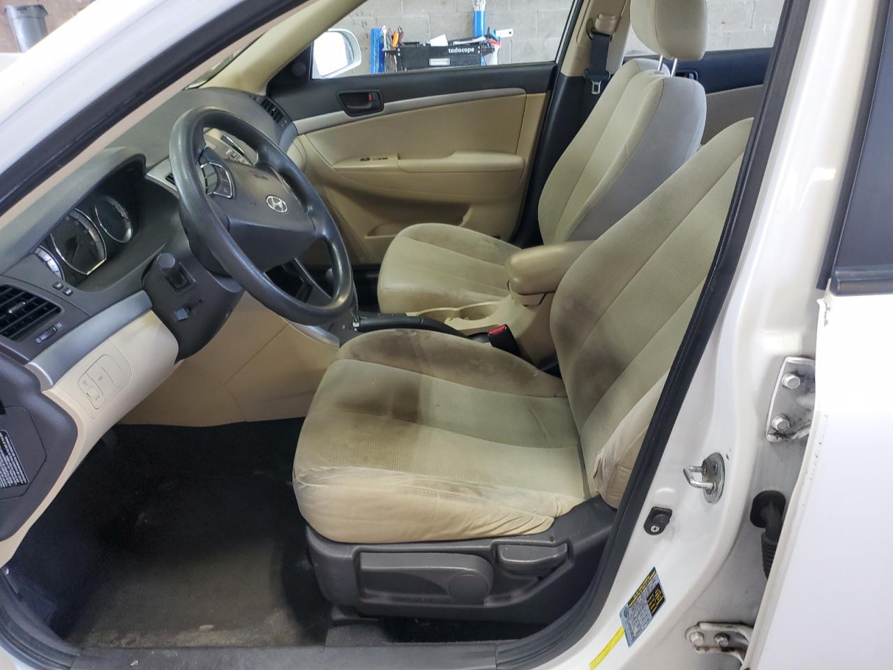 2010 Hyundai Sonata - Image 7