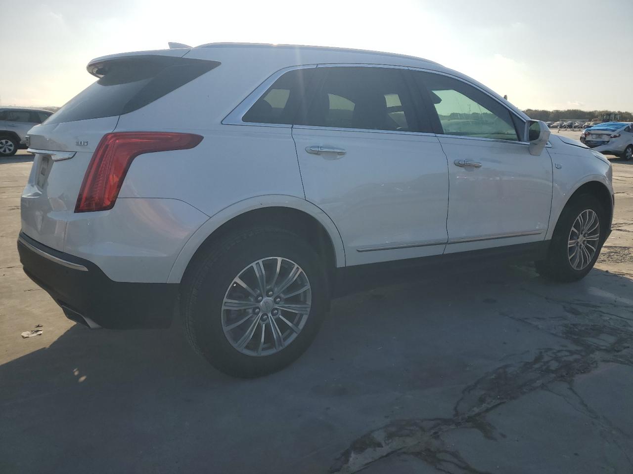 VIN 1GYKNBRS7HZ317060 2017 CADILLAC XT5 no.3