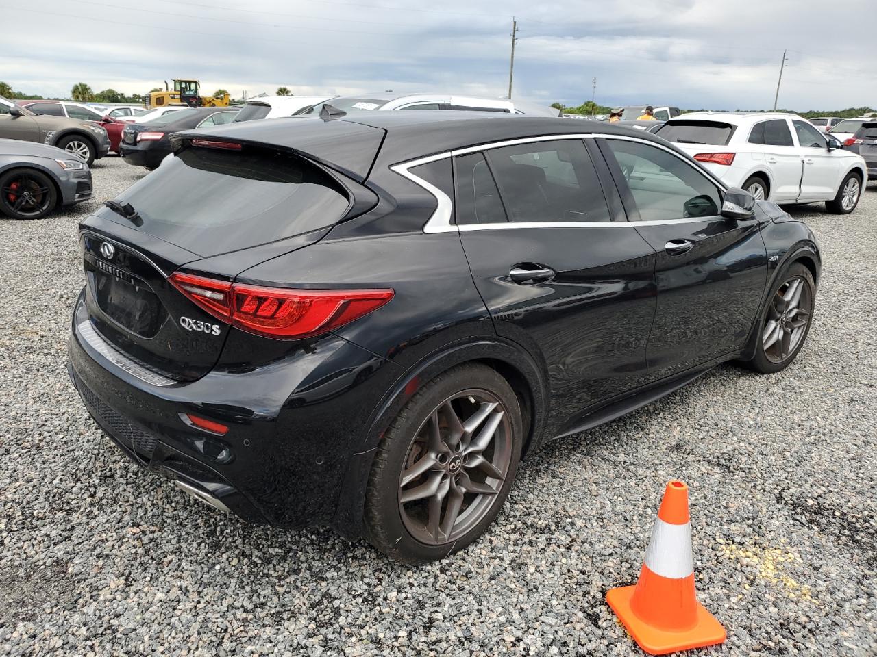 2018 Infiniti QX30 - Image 3
