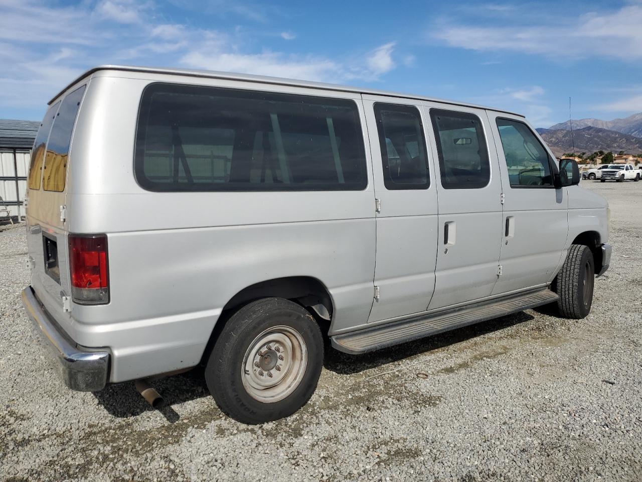 2008 Ford Econoline - Image 3