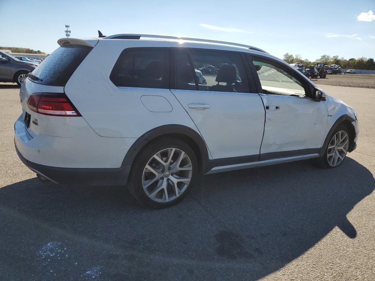 3VWH17AU5JM755196 2018 Volkswagen Golf Alltrack S