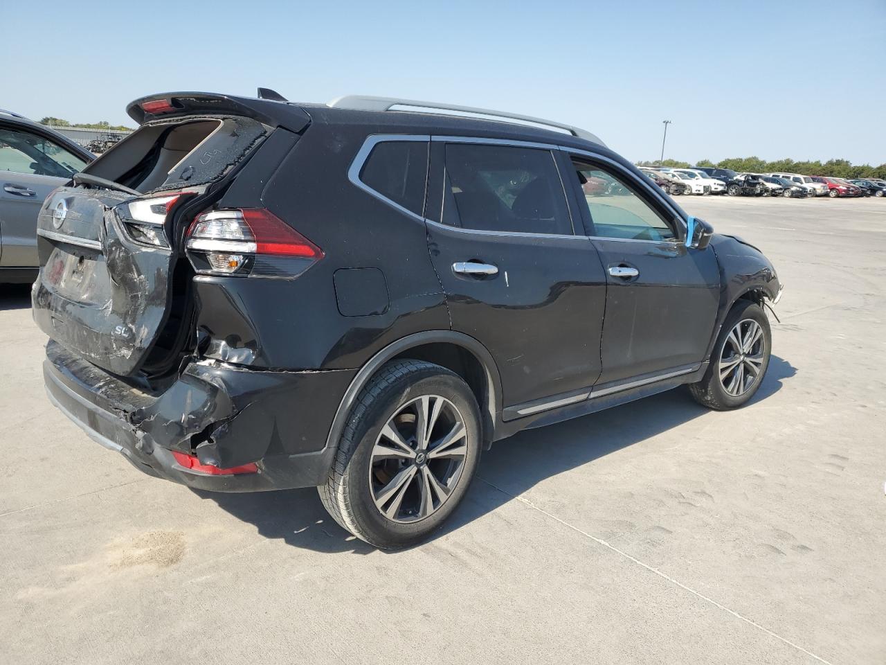 2017 Nissan Rogue - Image 3