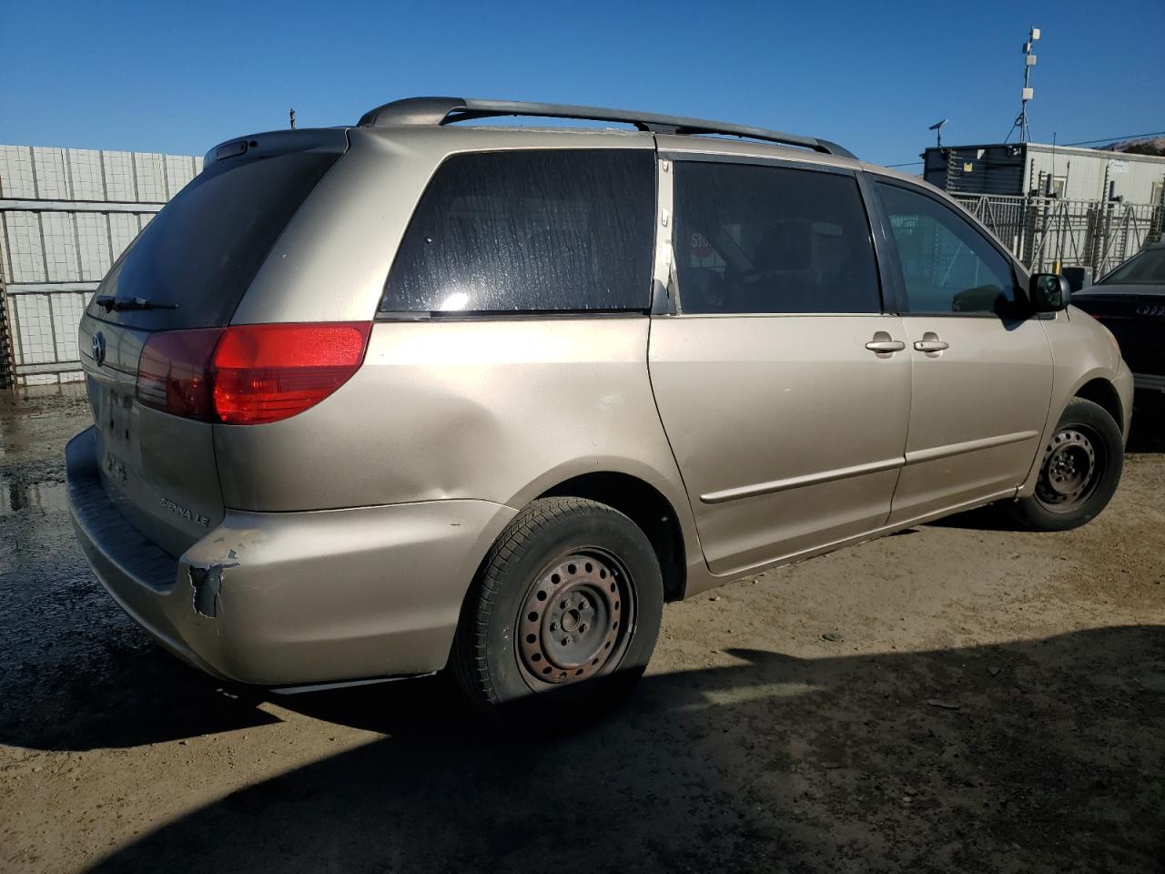 2004 Toyota Sienna - Image 3