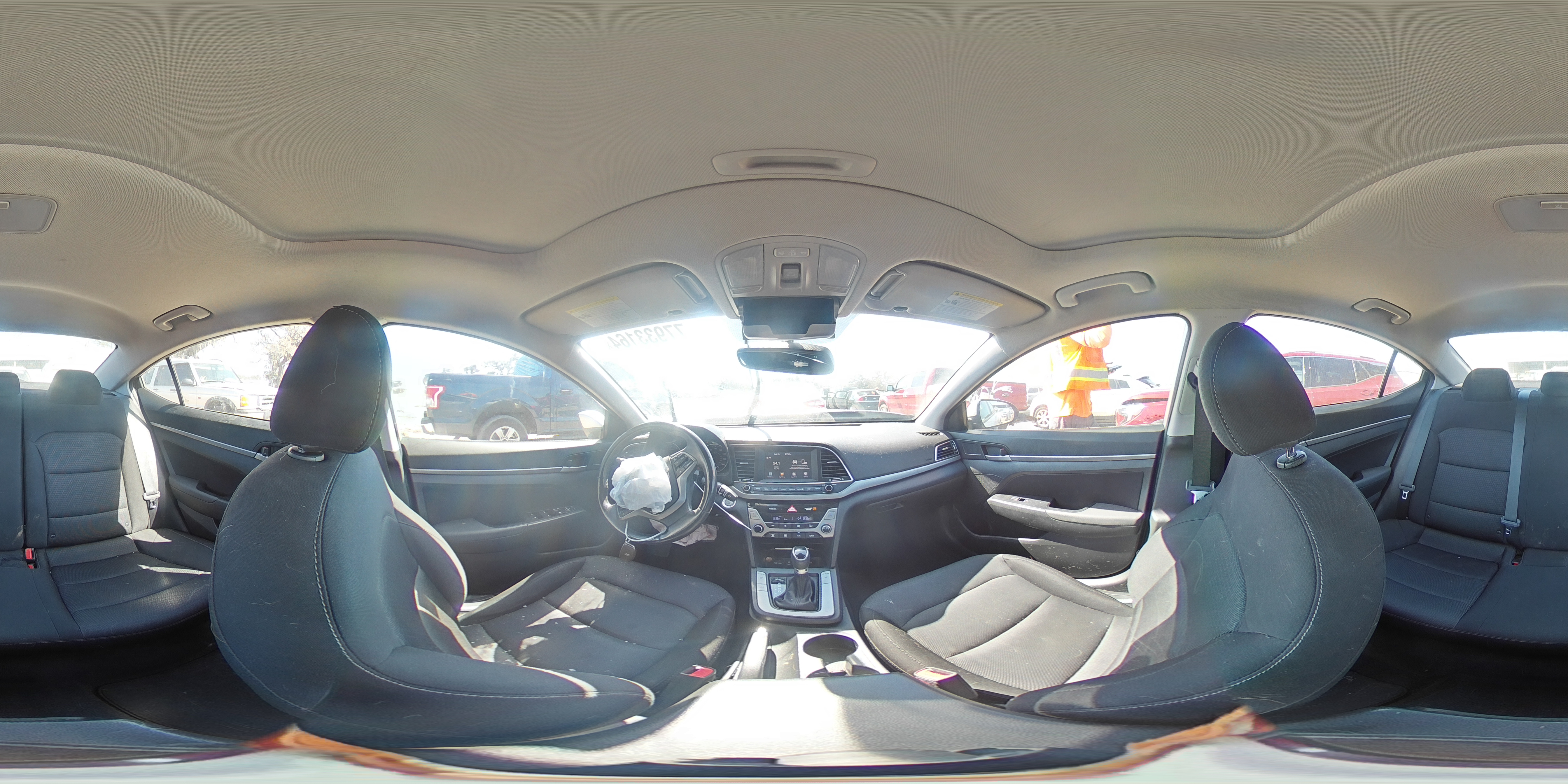 2018 Hyundai Elantra - Image 13