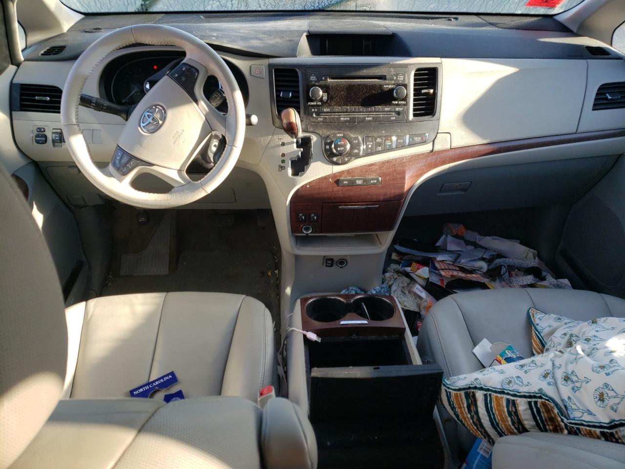 2014 Toyota Sienna - Image 8