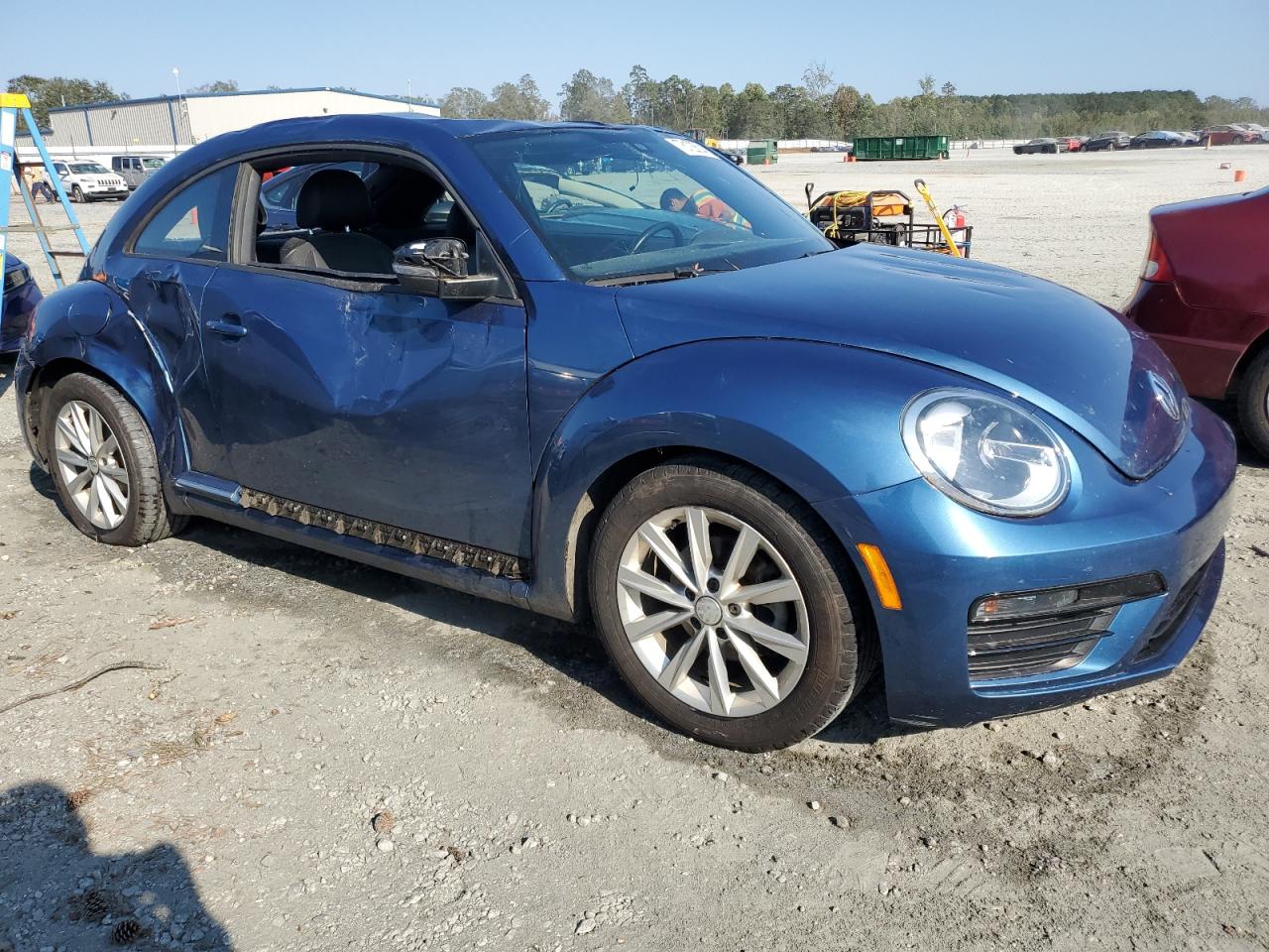 2018 Volkswagen Beetle - Image 4