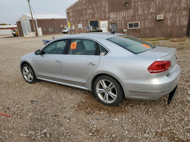  VOLKSWAGEN PASSAT 2014 Сріблястий