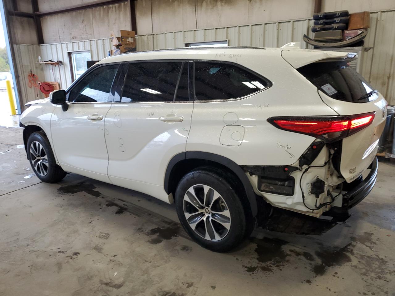 2021 Toyota Highlander - Image 2