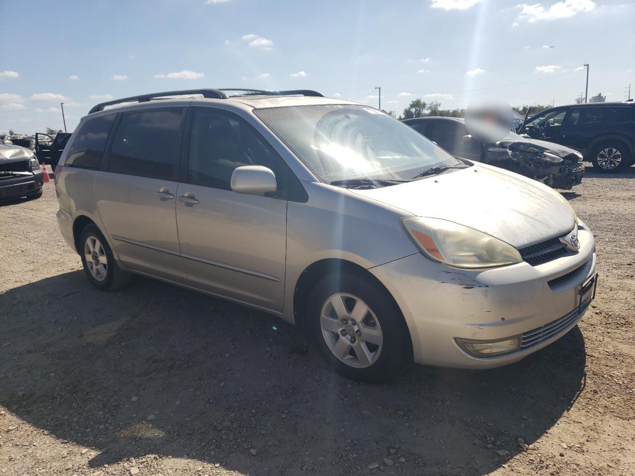 2004 Toyota Sienna - Image 4