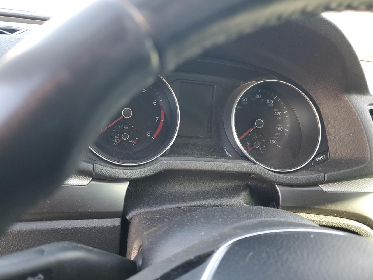 2018 Volkswagen Passat - Image 9