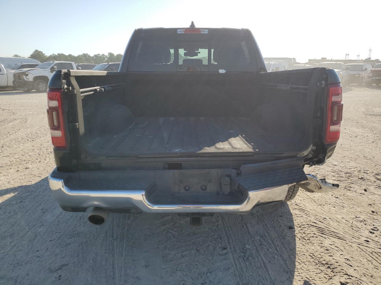 1C6SRFJT3KN505909 2019 Ram 1500 Laramie