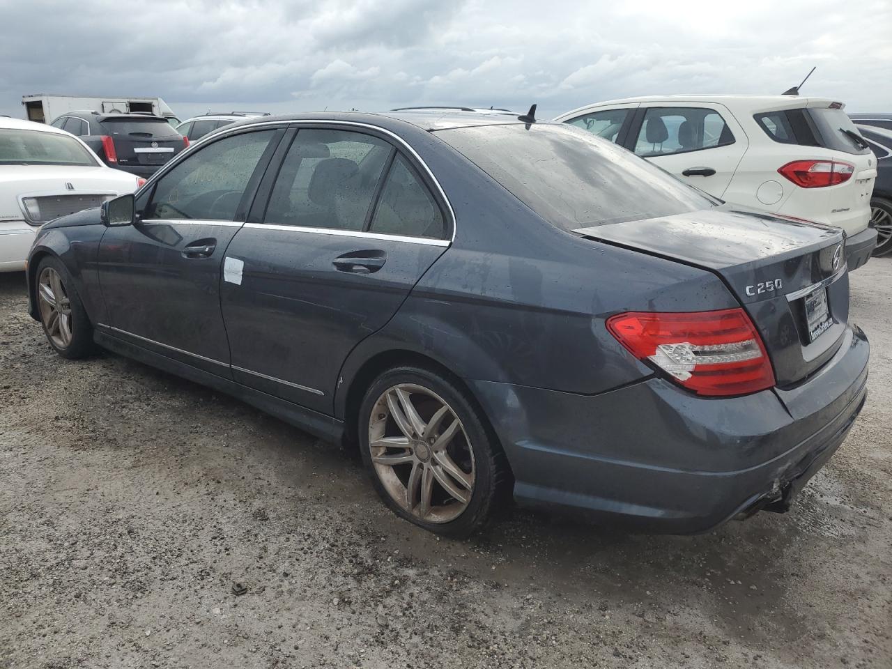 VIN WDDGF4HB9DR269194 2013 MERCEDES-BENZ C-CLASS no.2