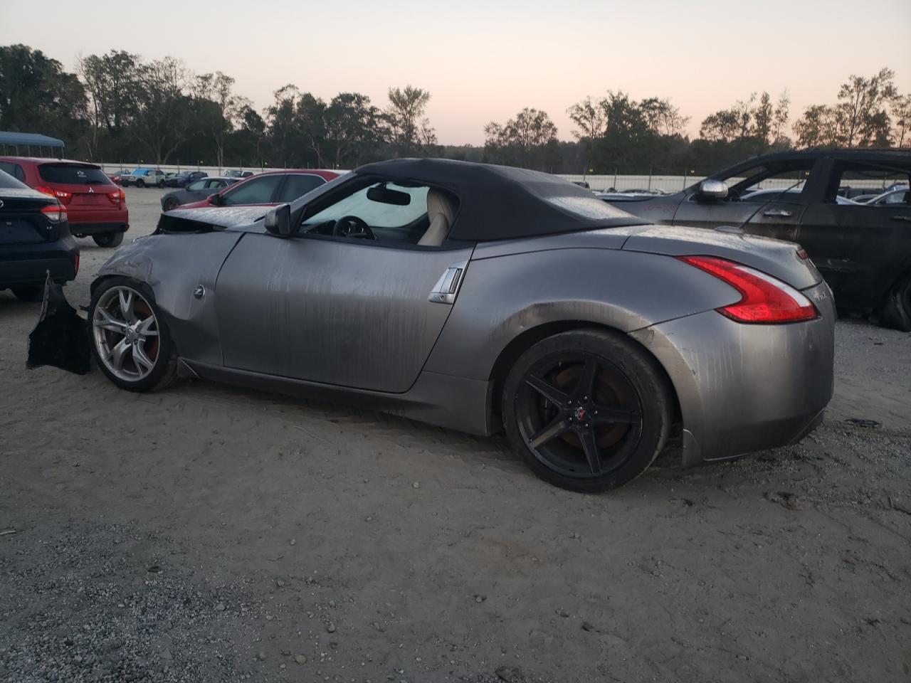 2010 Nissan 370Z - Image 2