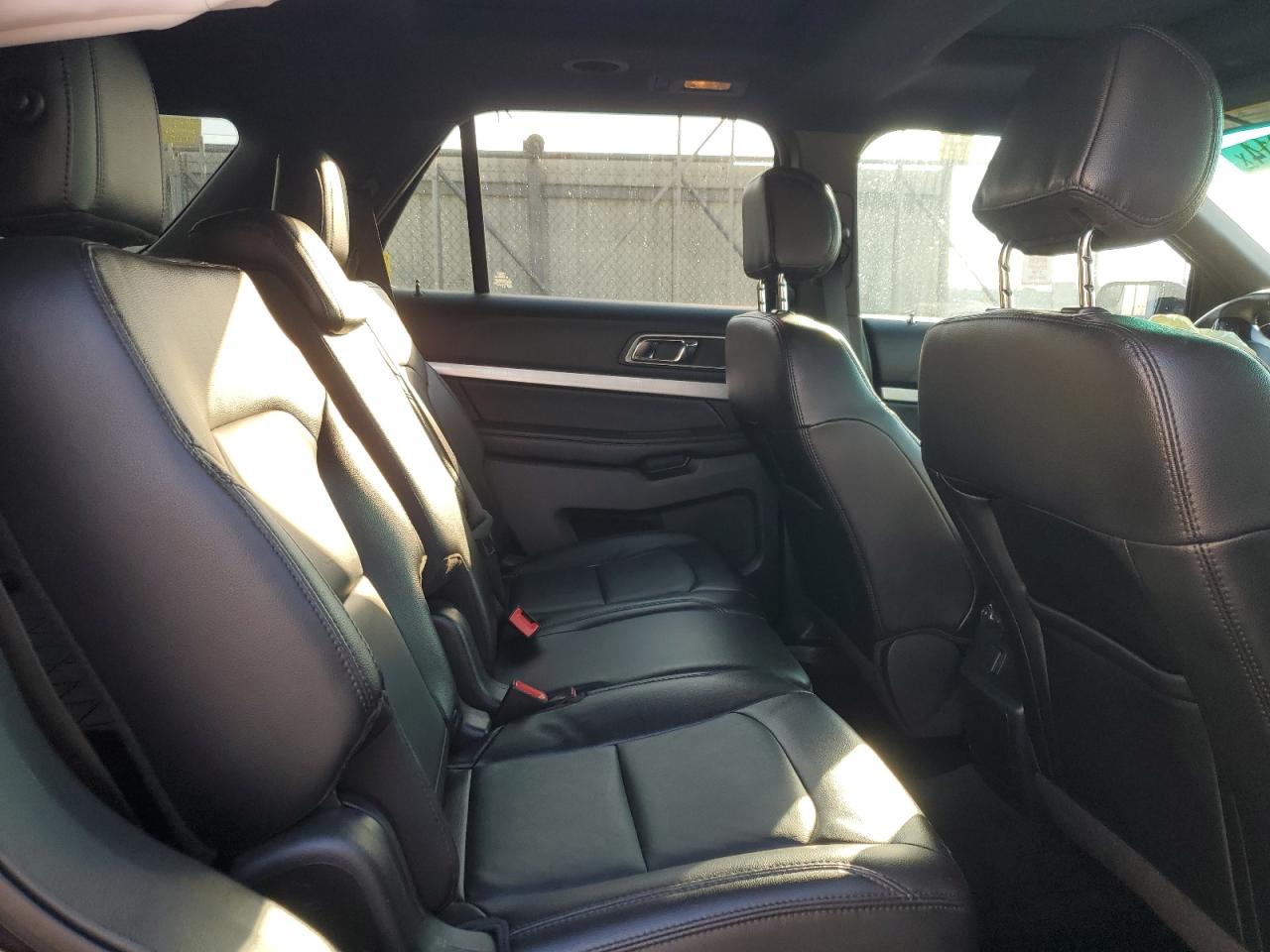 2016 Ford Explorer - Image 10
