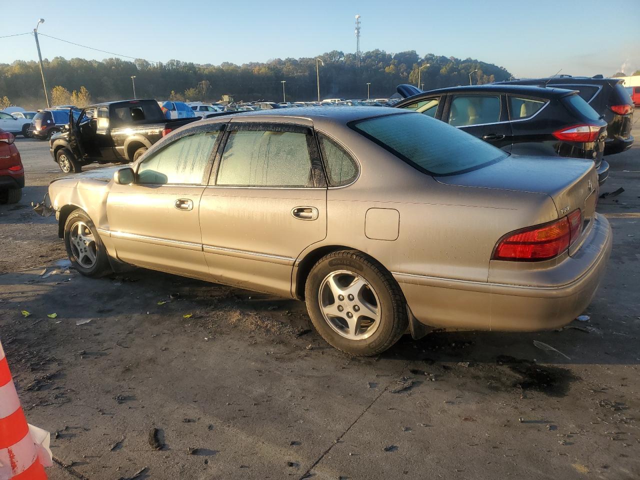 1999 Toyota Avalon - Image 2