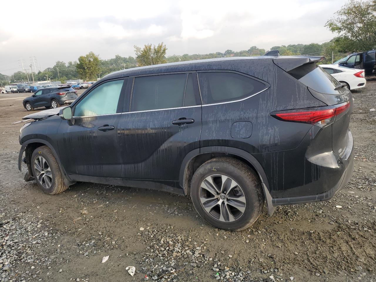2022 Toyota Highlander - Image 2