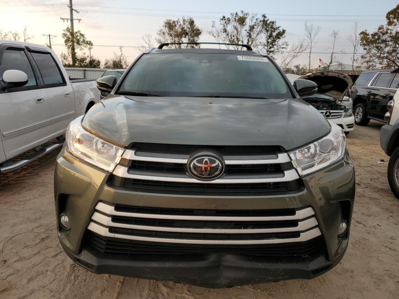 2019 Toyota Highlander Se VIN: 5TDKZRFH0KS317857 Lot: 75062064