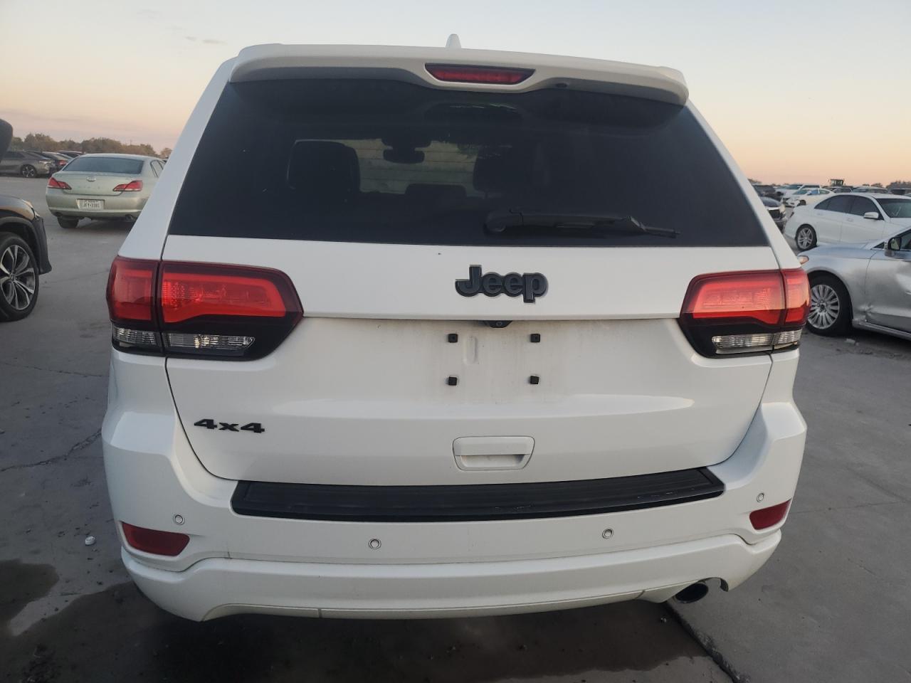 1C4RJFAG9JC227156 2018 Jeep Grand Cherokee Laredo