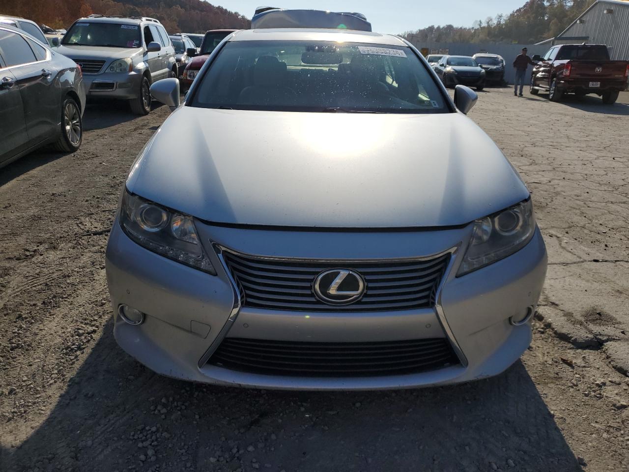 2013 Lexus ES - Image 5