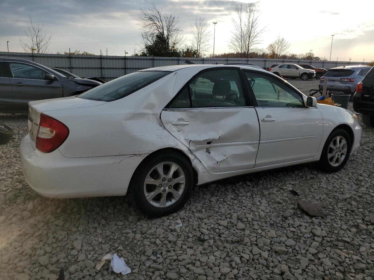 2004 Toyota Camry Le VIN: JTDBE32K040274217 Lot: 76609704