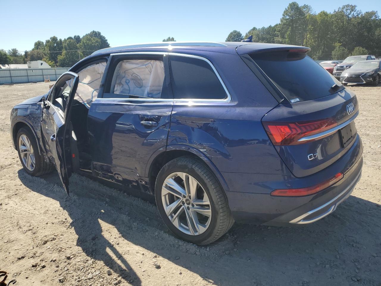 2022 Audi Q7 - Image 2