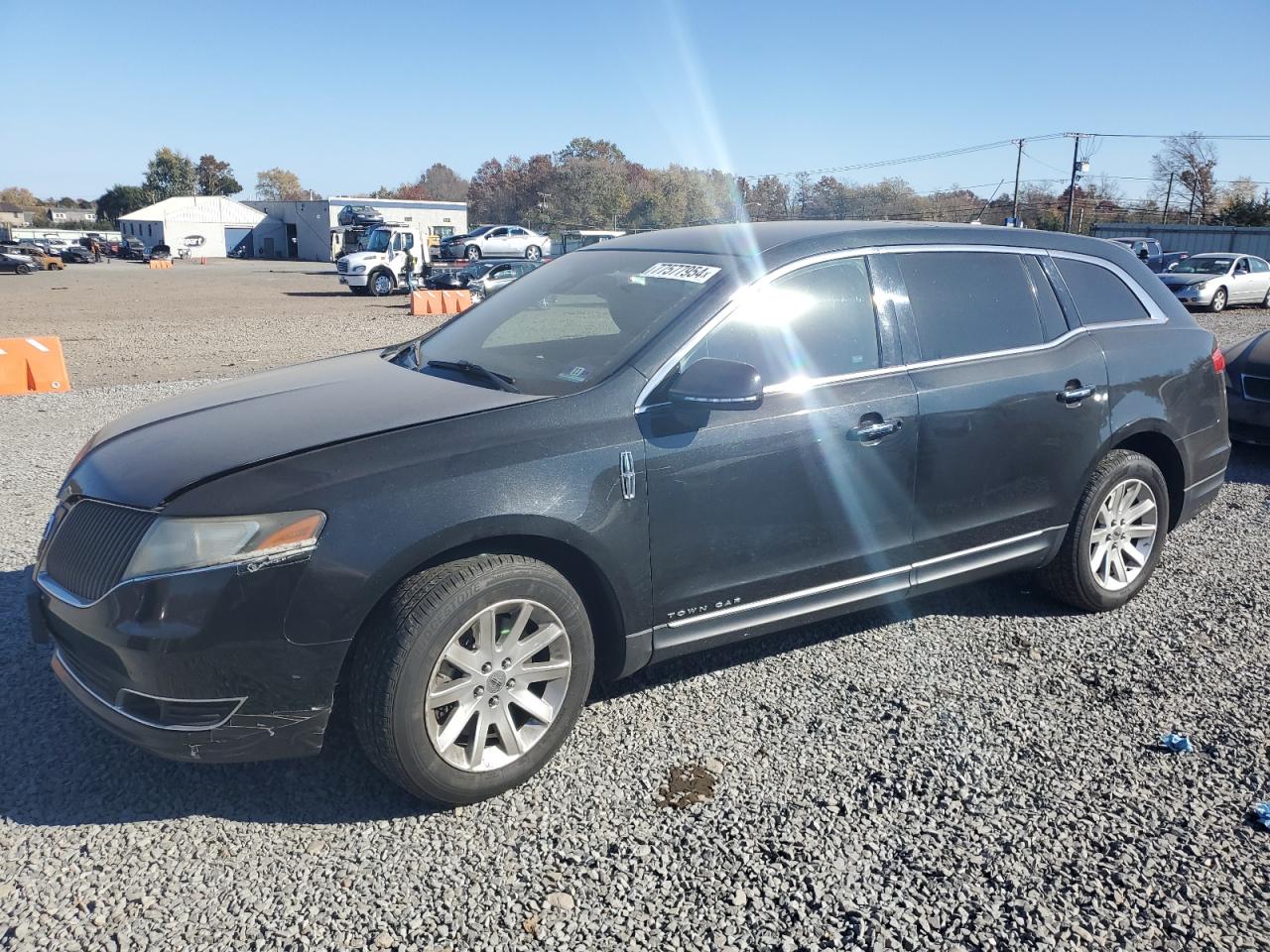 VIN 2LMHJ5NK9EBL52796 2014 LINCOLN MKT no.1