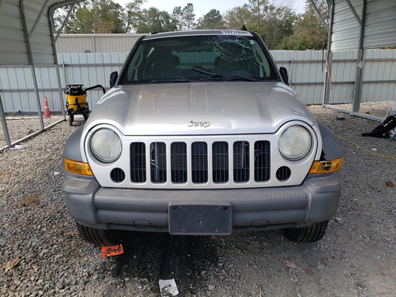 2007 Jeep Liberty (North America) - Image 5