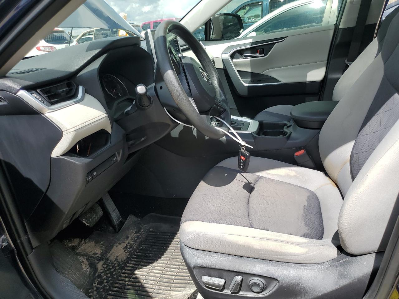 JTMW1RFV2KD037819 2019 Toyota Rav4 Xle