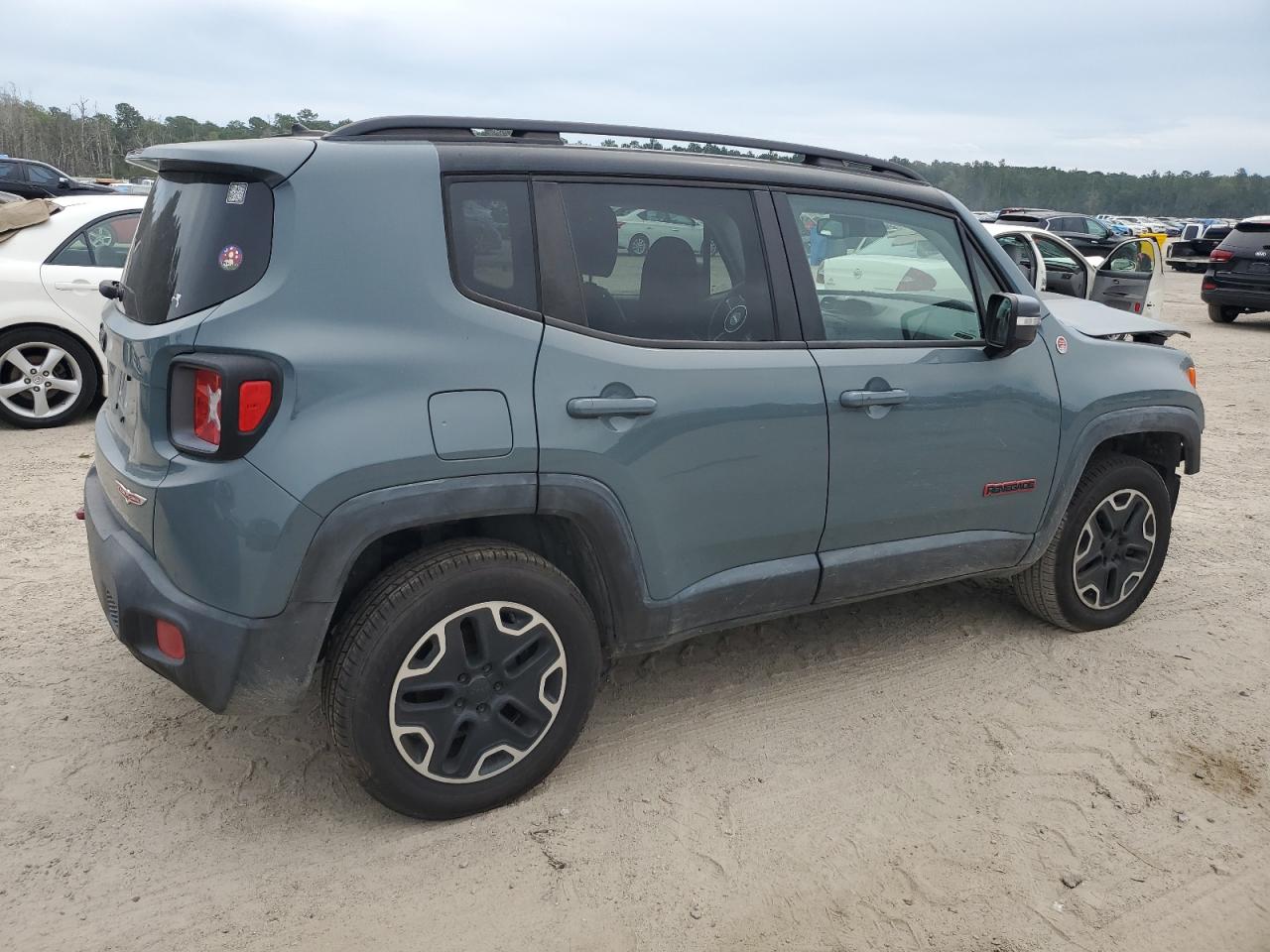 2016 Jeep Renegade - Image 3