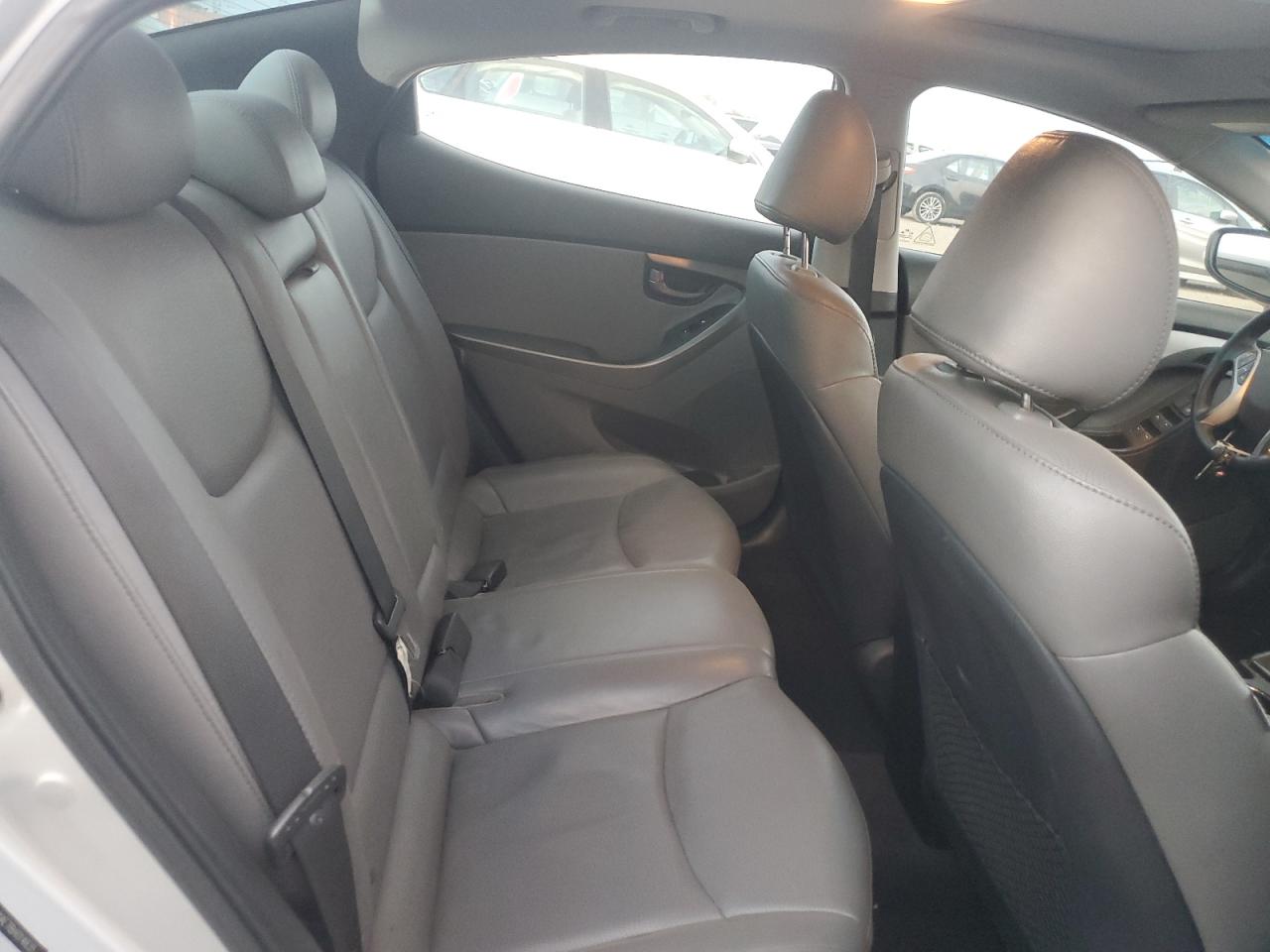 2011 Hyundai Elantra - Image 10