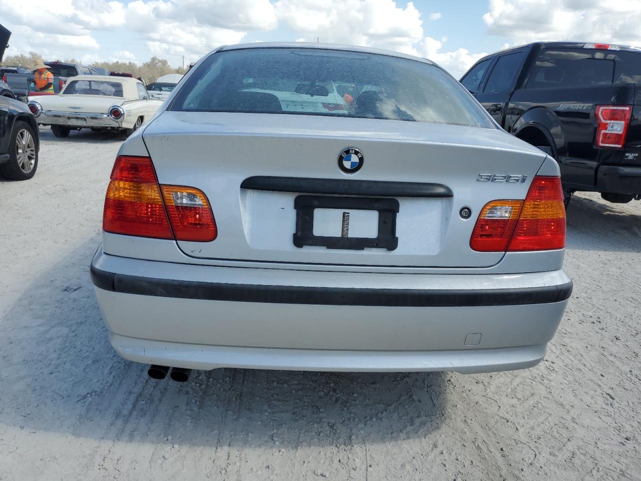 2002 BMW 325 I VIN: WBAEV33492PD56044 Lot: 77103404