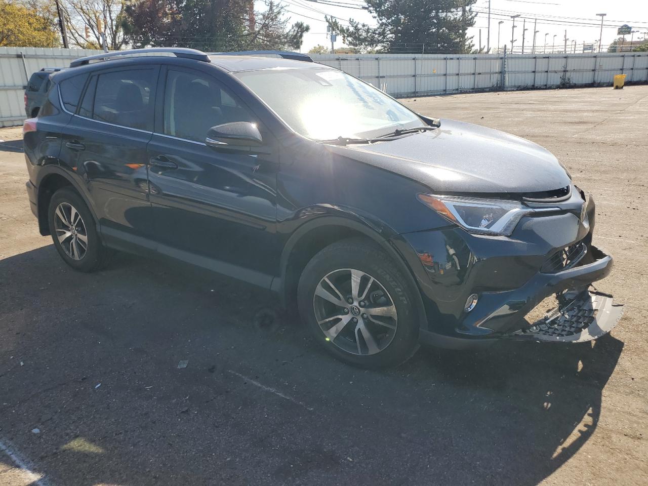 VIN JTMWFREV9HJ713728 2017 TOYOTA RAV4 no.4