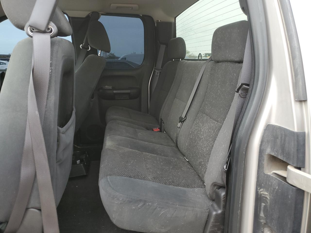 2007 Chevrolet Silverado - Image 10